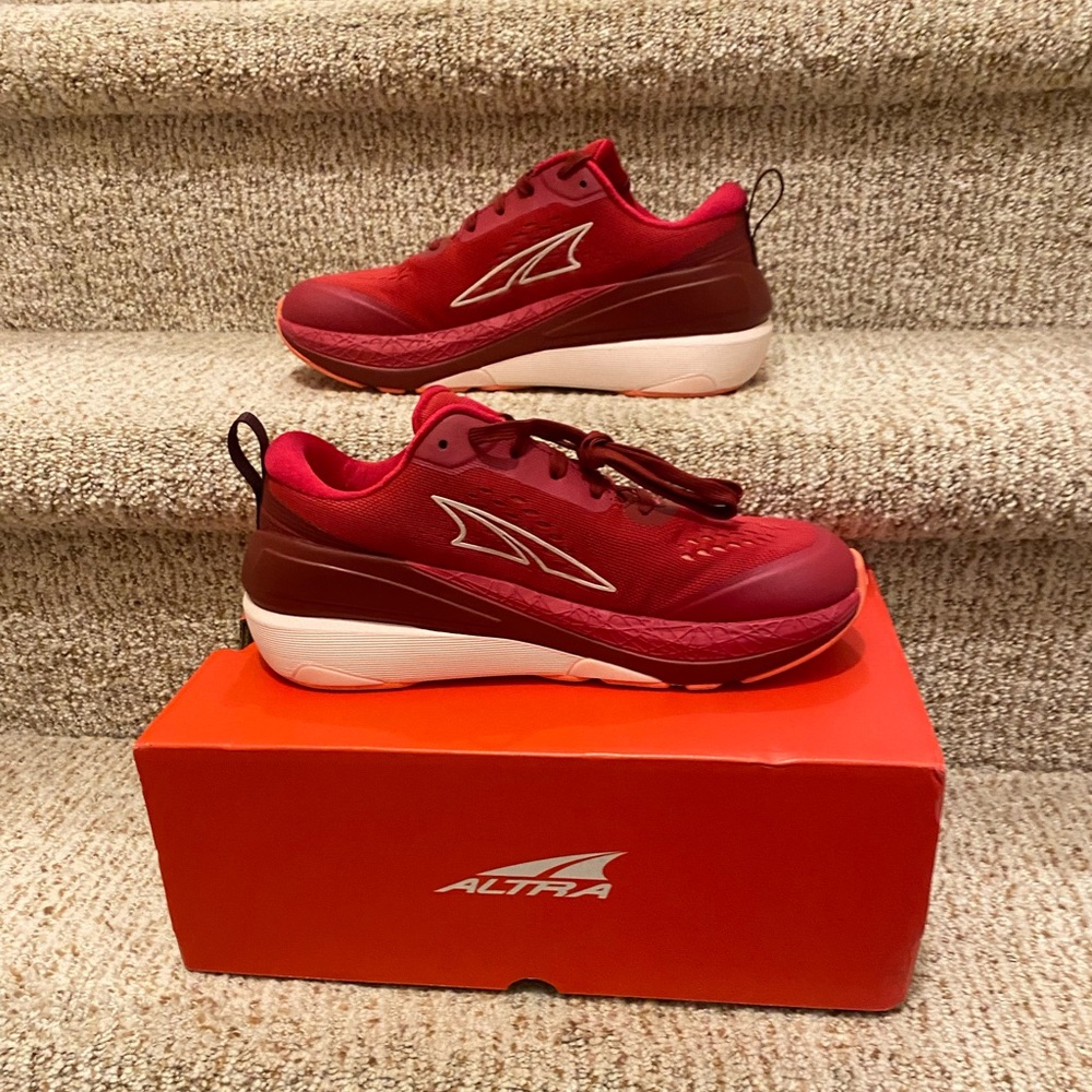 NWT - Rare Find - Gorgeous Raspberry Altra Women’s Paradigm Running Shoes.